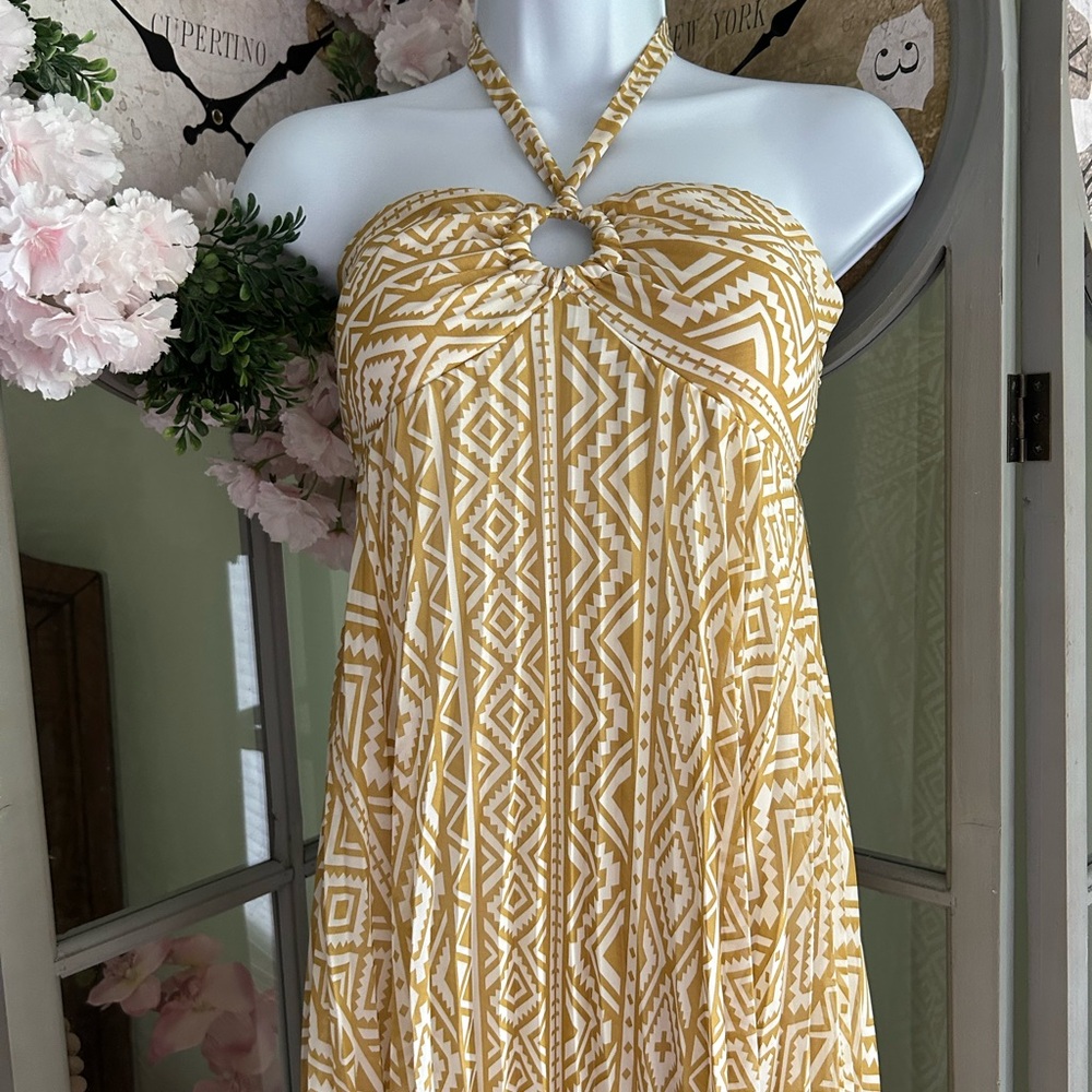 Women’s VA VA VOOM Elegant Halter Maxi Dress Pleated Gold/White Geometric Size S